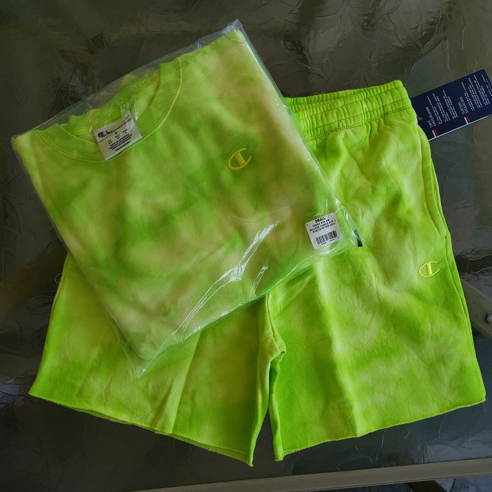 Champion Swearshirt Shorts Set